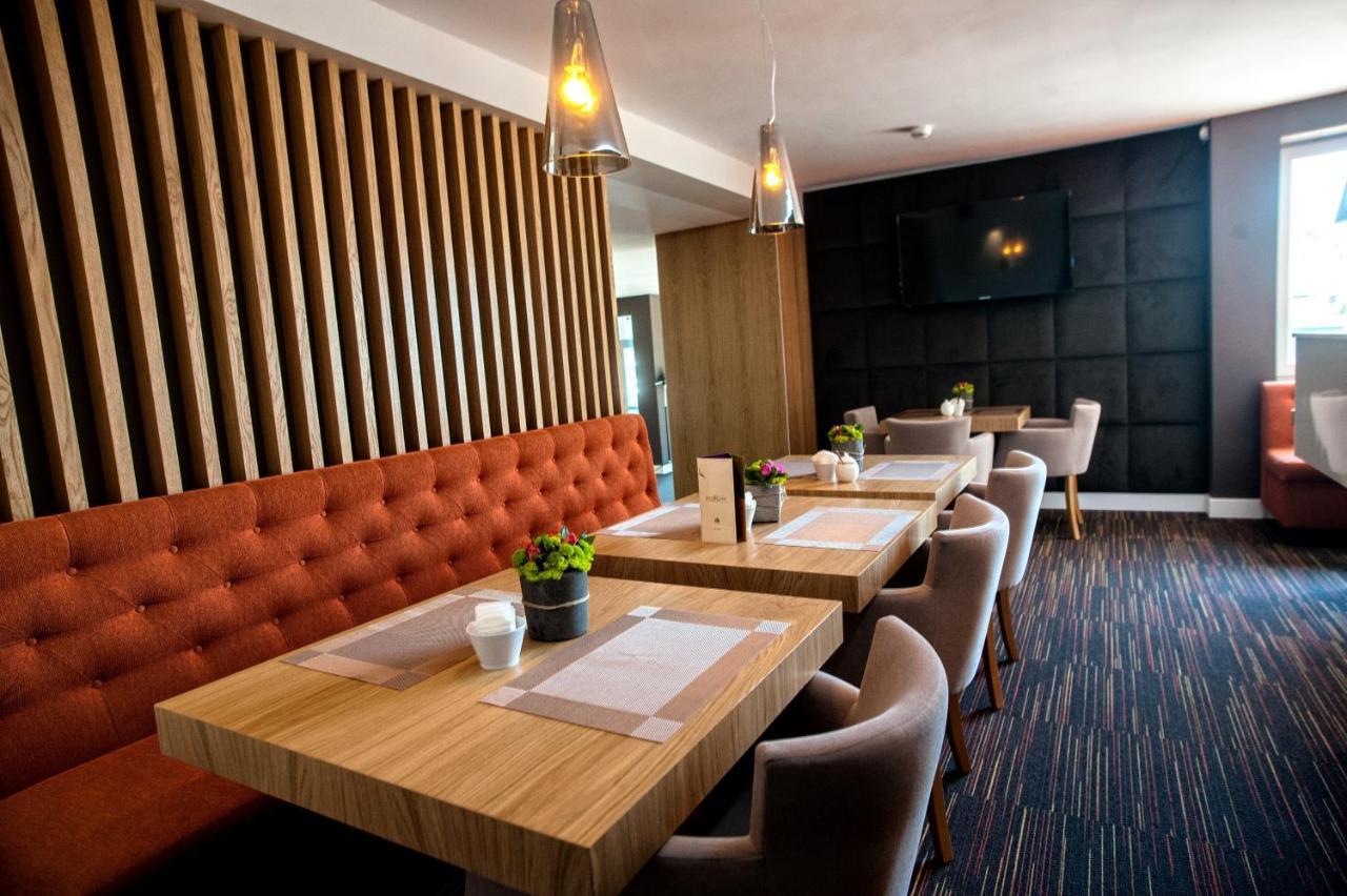 Elba Hotel 오스트로웽카 외부 사진