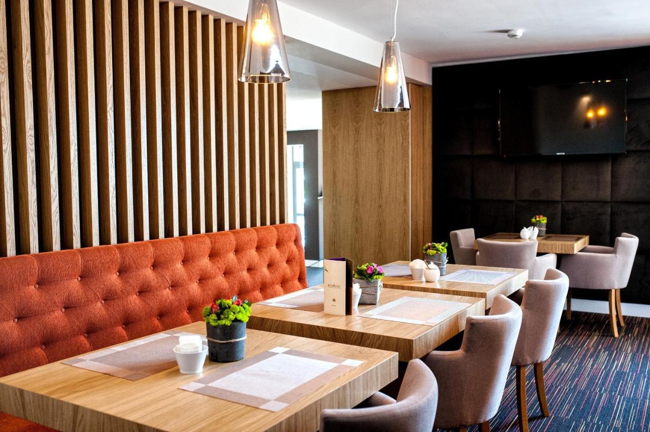 Elba Hotel 오스트로웽카 외부 사진