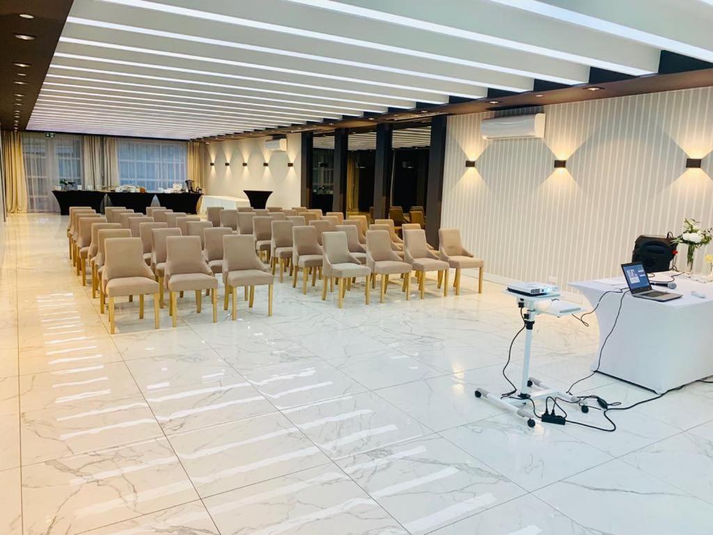 Elba Hotel 오스트로웽카 외부 사진